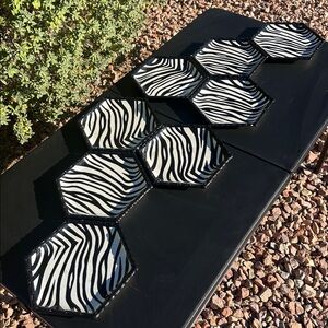 ROSCHER & CO. ZEBRA BLACK & WHITE COLLECTION set of 8 plates-used